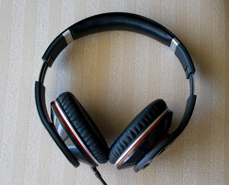 Illustration for article titled Lightning Review: Dr. Dre and Monster Headphones vs. a Jackhammer